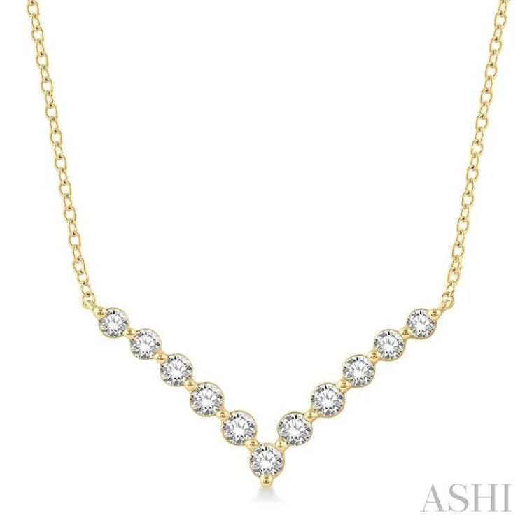 Sparkling Chain Necklace For Evening Out-1/2 Ctw Chevron Round Cut Diamond Necklace in 14K Yellow Gold