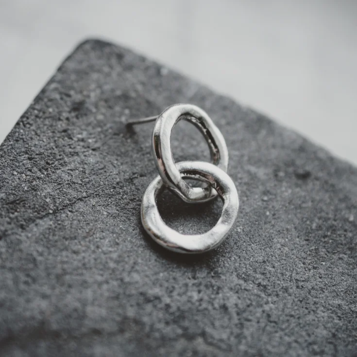 Fancy Earrings For Anniversaries-Ystävä Earring in Silver