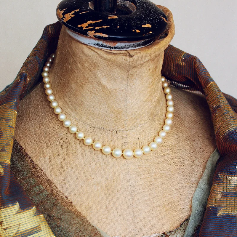 Dainty Diamond Necklace For Elegant Look-Lovely Quality Vintage Faux Pearl Necklace