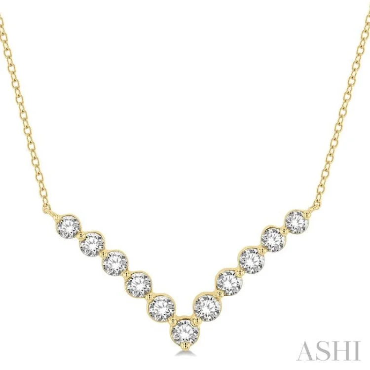 Trendy Silver Necklace For Office Look-1 Ctw Chevron Round Cut Diamond Necklace in 14K Yellow Gold