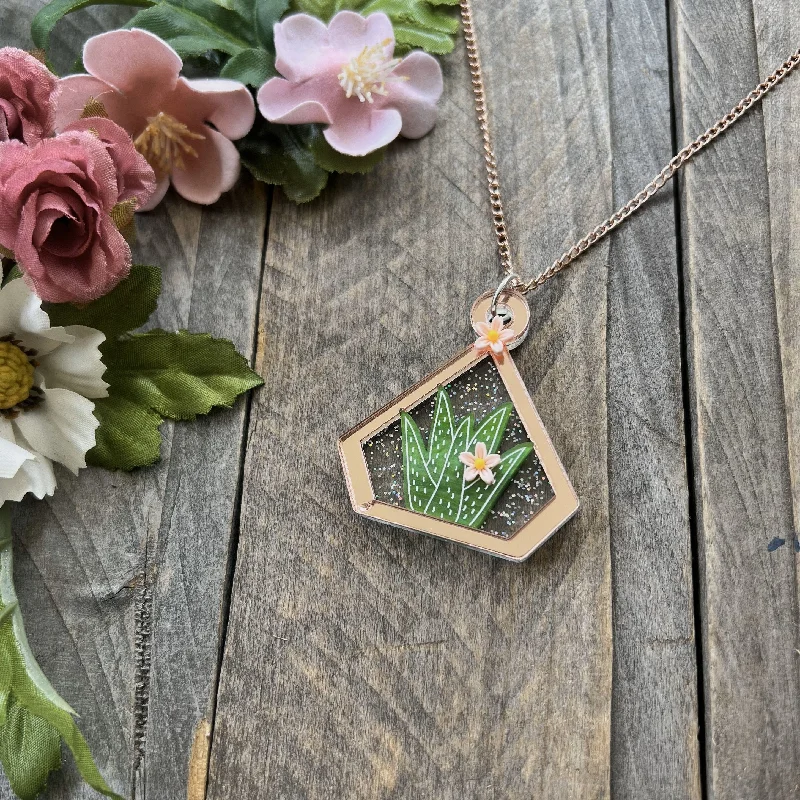 Modern Geometric Pendant Necklace For Fashion-Aloe Terrarium Necklace Rose Gold